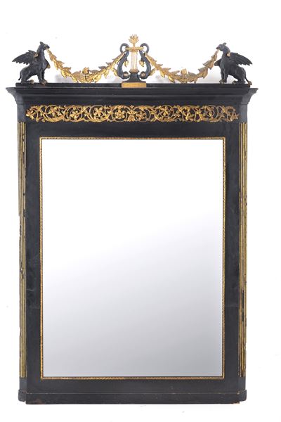 Specchiera in Legno Ebanizzato e Decori Dorati