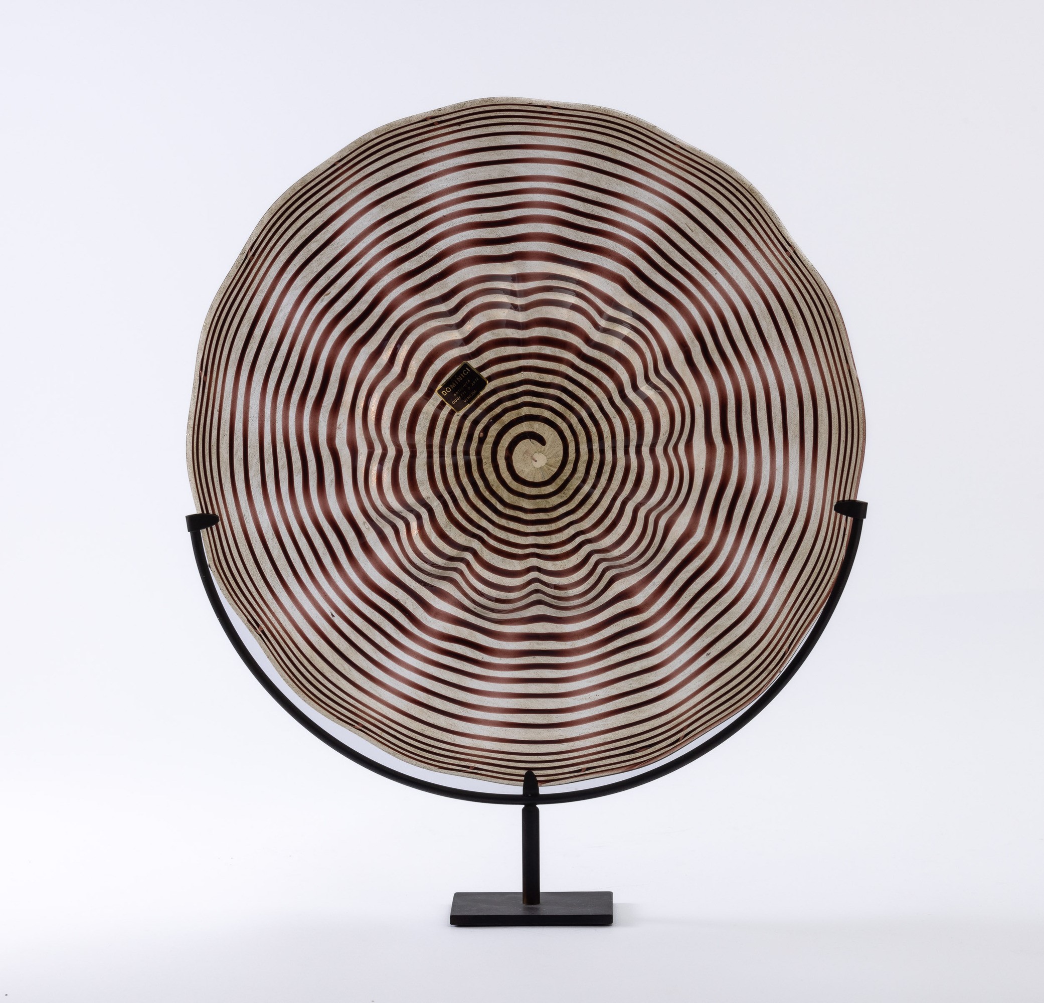 Murano, Piatto in vetro soffiato con decoro di spirale ametista e avventurina, circa 1930