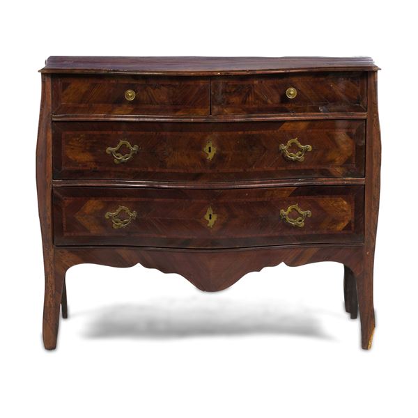 Cassettone lastronato. XVIII secolo