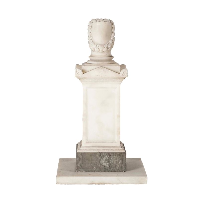 Modellino di Cippo in alabastro. XIX-XX secolo  - Auction Ettore Mocchetti's Wunderkammer - Cambi Casa d'Aste