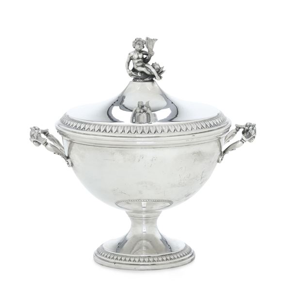 Piccola zuppiera. Argenteria italiana del XX secolo. Argentiere Cesa, Alessandria