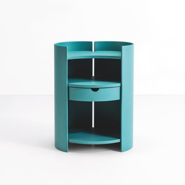 Un comodino mod. Gea