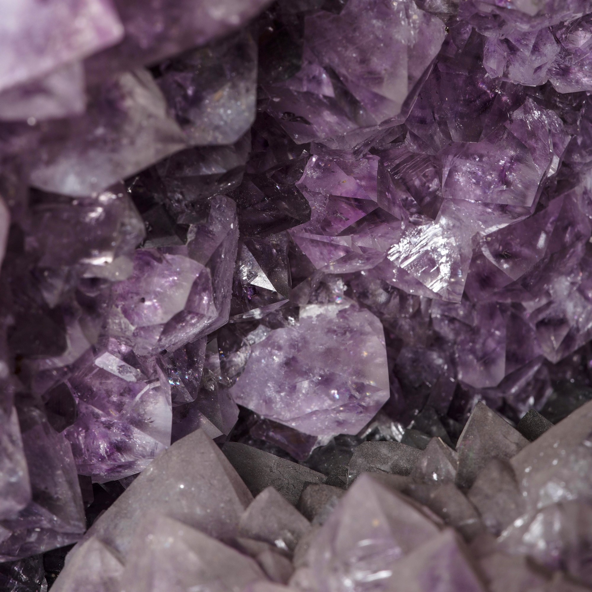 Geode di ametista viola