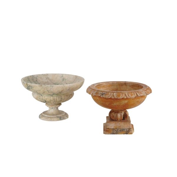 Due diverse coppe in marmi colorati