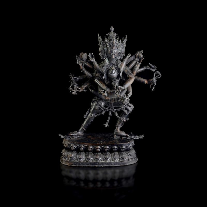 Monumental figure of Guhyasamaja in Yab-Yum standing on a double lotus flower in bronze, China, 19th century  - Auction Fine Asian Works of Art - Cambi Casa d'Aste