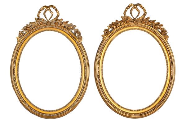 Coppia di cornici ovali. XIX secolo