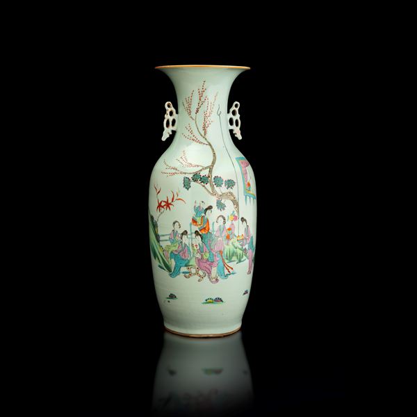 Vaso in porcellana biansato raffigurante scena di vita comune con iscrizioni, Cina, XX Repubblica
