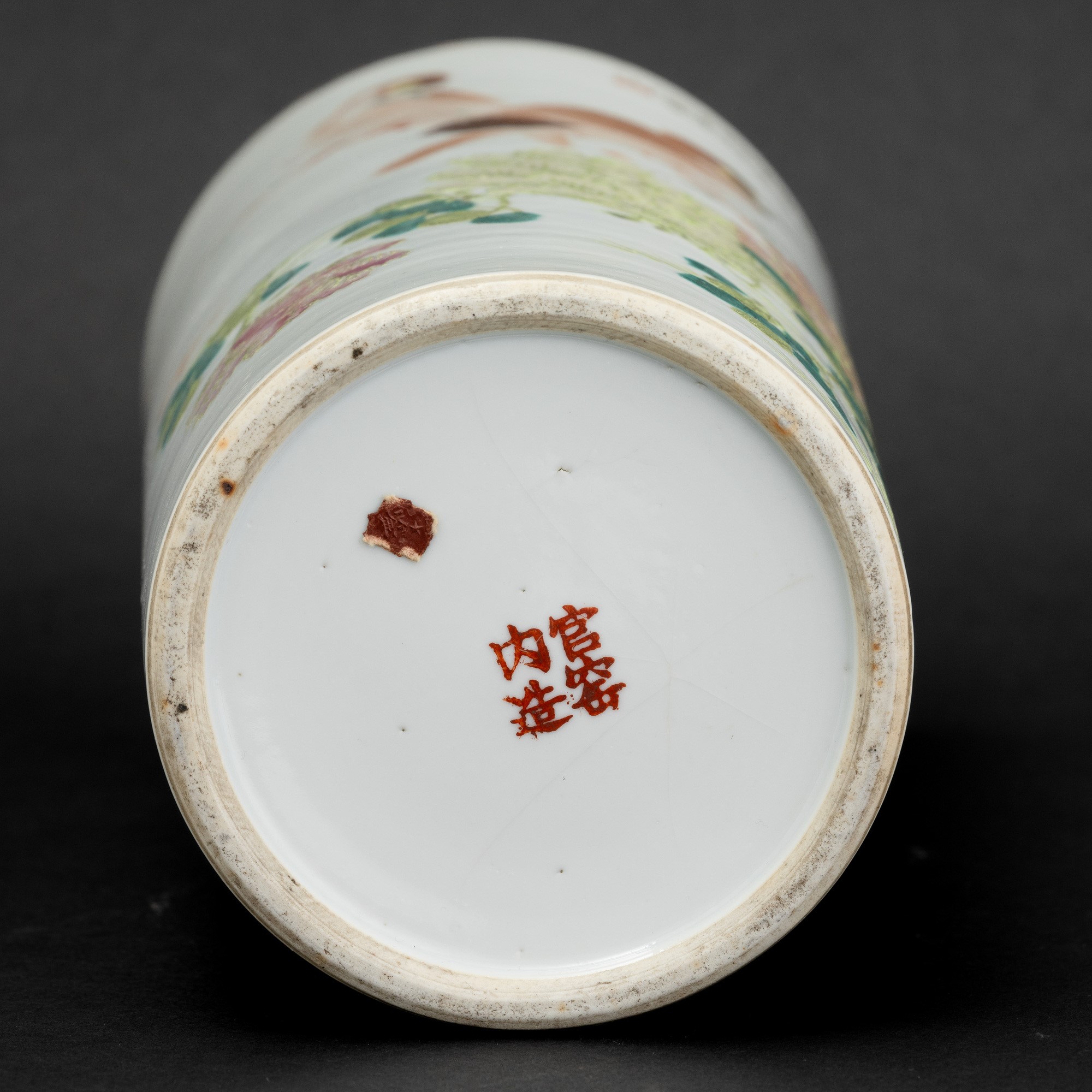 Vaso a Cilindro in Porcellana Raffigurante Scena di Paesaggio con Coppia di Uccelli e Iscrizioni,...
