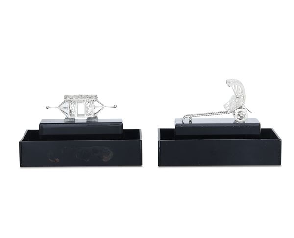 Due modellini di risciò e di portantina. Italia XX secolo