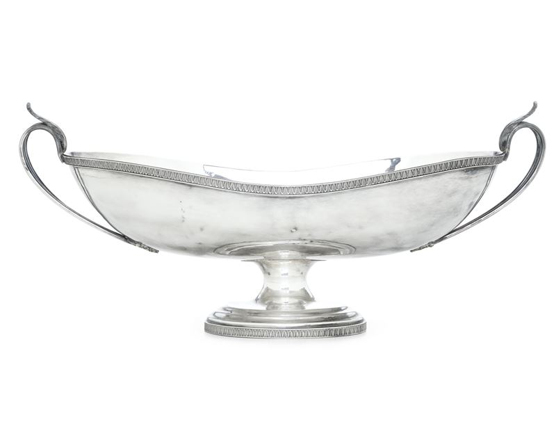 Centrotavola biansato. Argenteria italiana del XX secolo, argentiere Peruggia & C., Alessandria  - Asta Argenti - Cambi Casa d'Aste