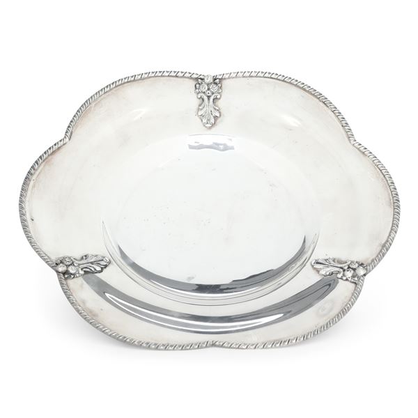 Piatto polilobato. Argenteria italiana del XX secolo