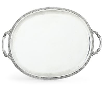 Argenteria italiana del XX secolo, Vassoio biansato in argento fuso e sagomato