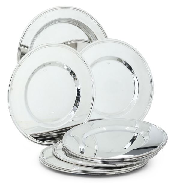 Insieme di sottopiatti e vassoio in metallo argentato. Cassetti, Firenze