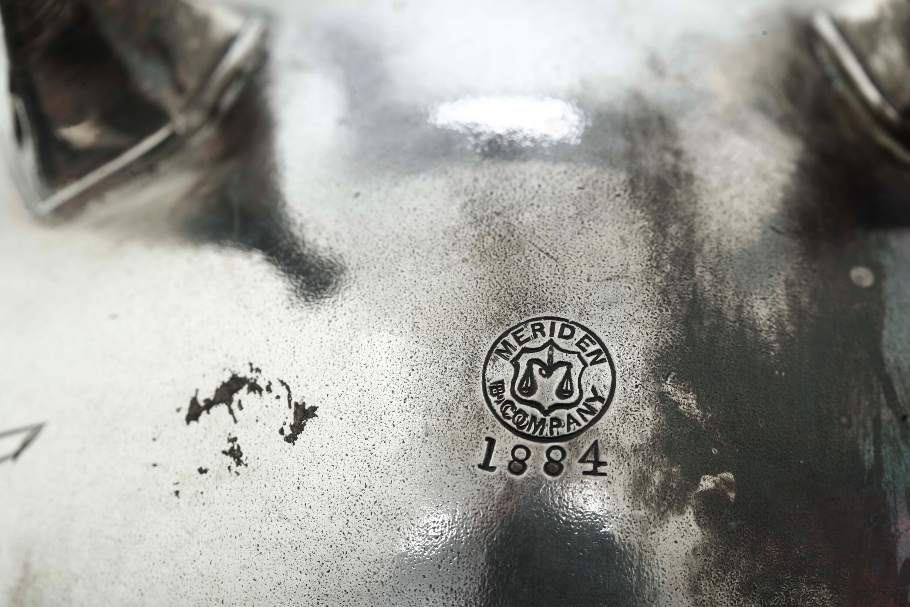 MERIDEN B. Company, Cafettiera e zuccheriera in metallo argentato
