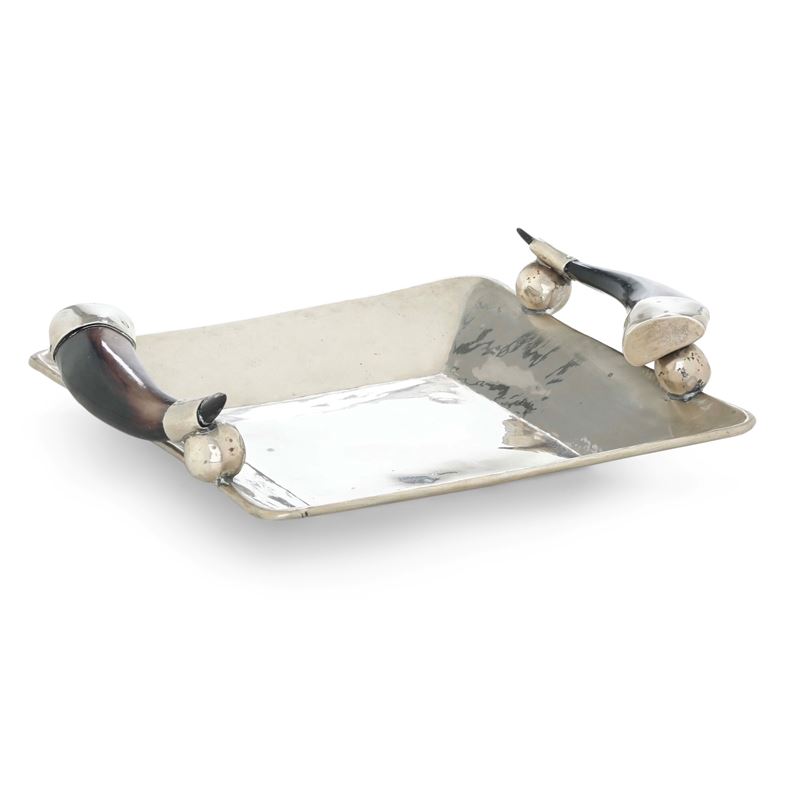 Centrotavola in metallo argentato. XX secolo  - Asta Argenti - Cambi Casa d'Aste