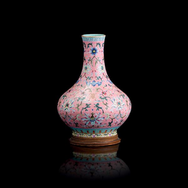 Famiglia Rosa porcelain vase with floral motifs, China, marked and dating from the Jiaqing period (1796-1820)