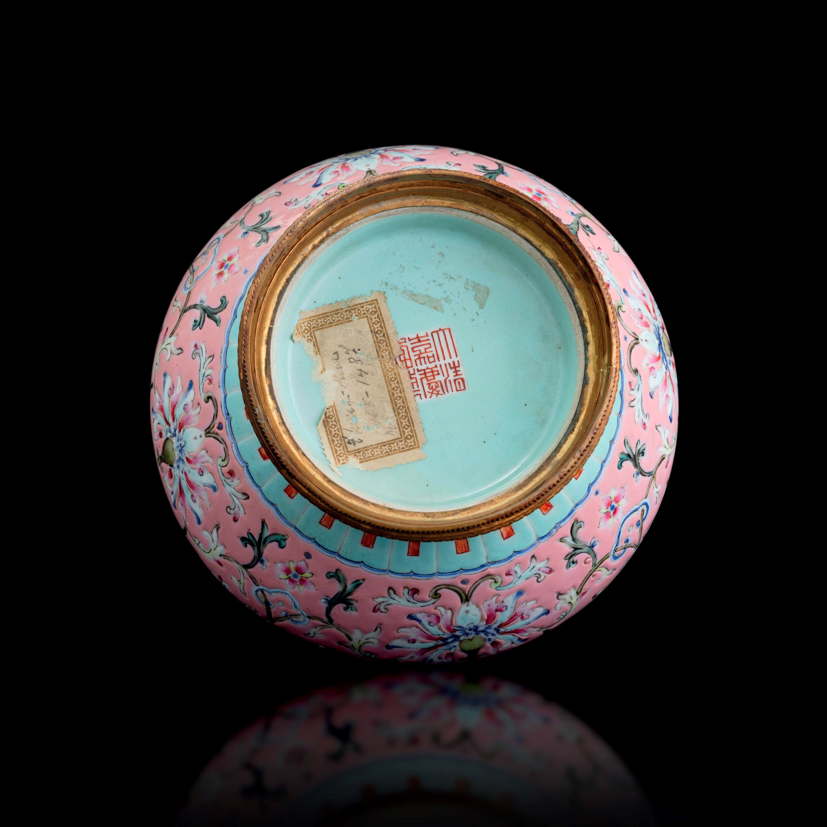 Vaso in Porcellana Famiglia Rosa a Motivi Floreali, Cina, Marca e del Periodo Jiaqing (1796-1820)