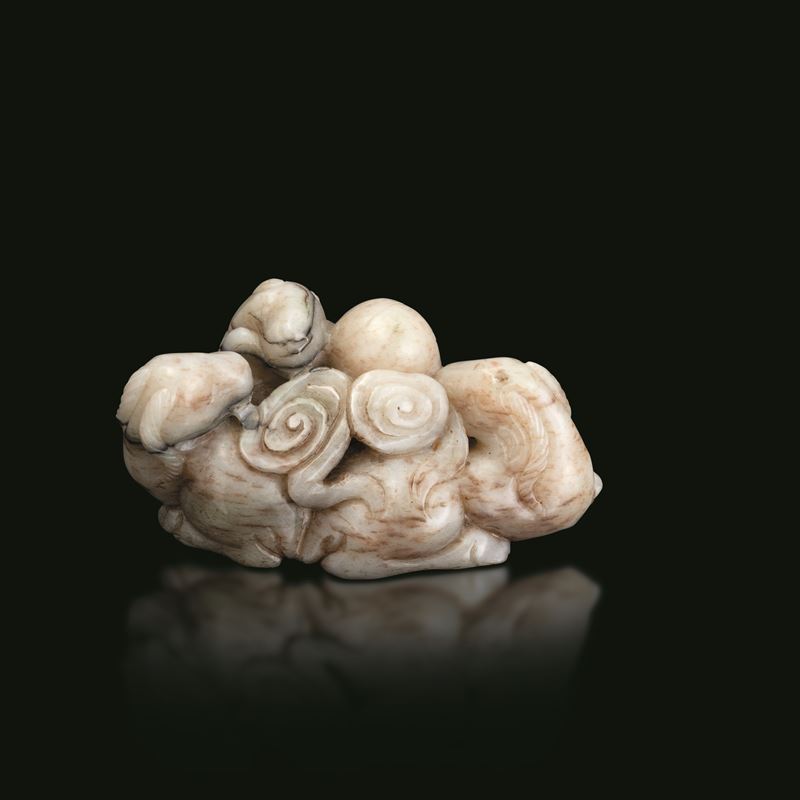Figura di ariete scolpita in giada, Cina, Dinastia Qing, XIX secolo  - Auction Fine Asian Works of Art - Cambi Casa d'Aste