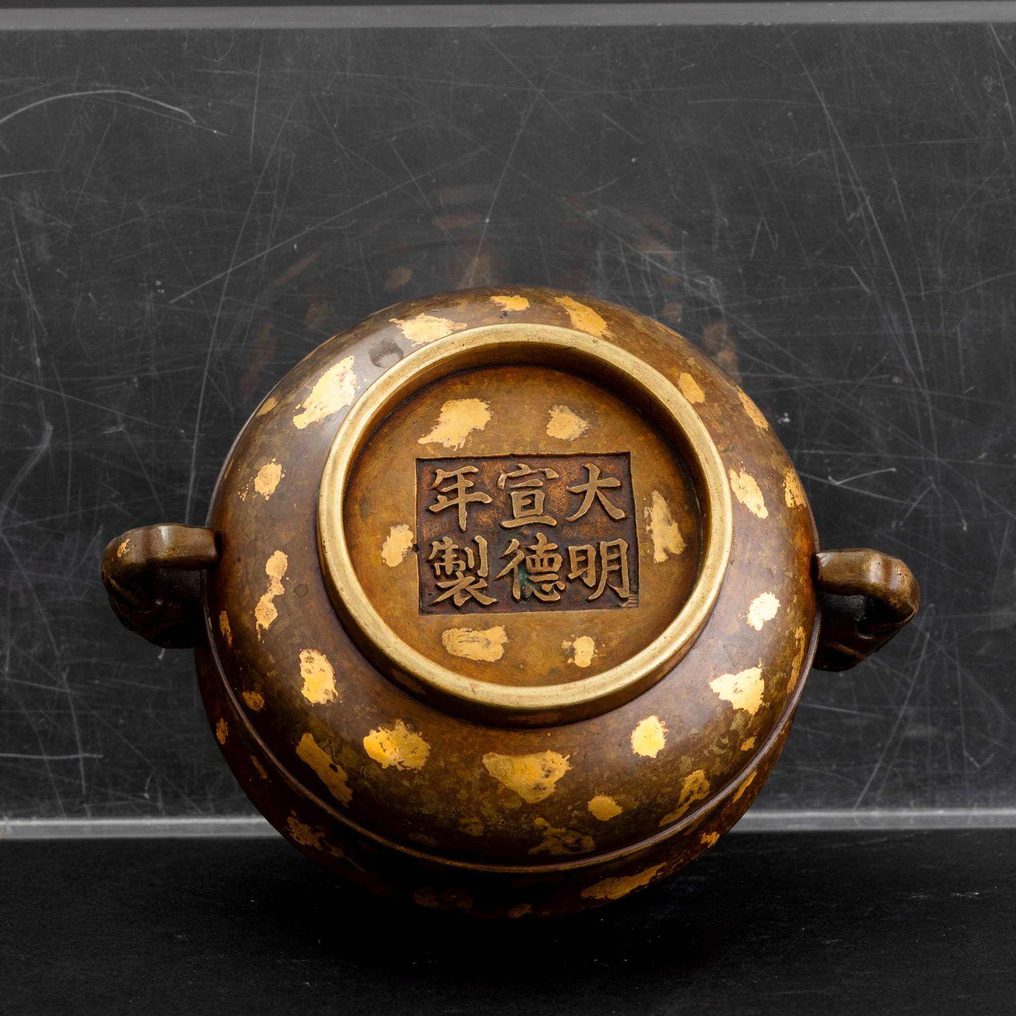 Incensiere in Bronzo a Decoro “ Gilt Splashed” con Anse a Guisa di Elefanti, Cina, XVIII Secolo