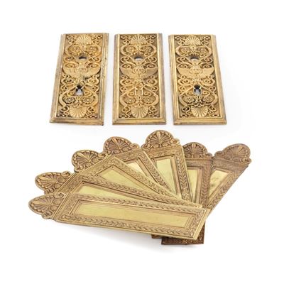 Applicazioni decorative per mobili in bronzo dorato, set di dieci pezzi, gusto neoclassico