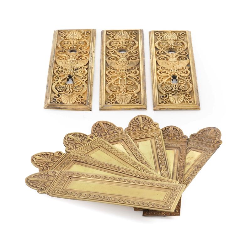Dieci applicazioni decorative per mobili in bronzo dorato  - Auction Oggetti d'Arte - Ettore Mocchetti's Wunderkammer - Cambi Casa d'Aste