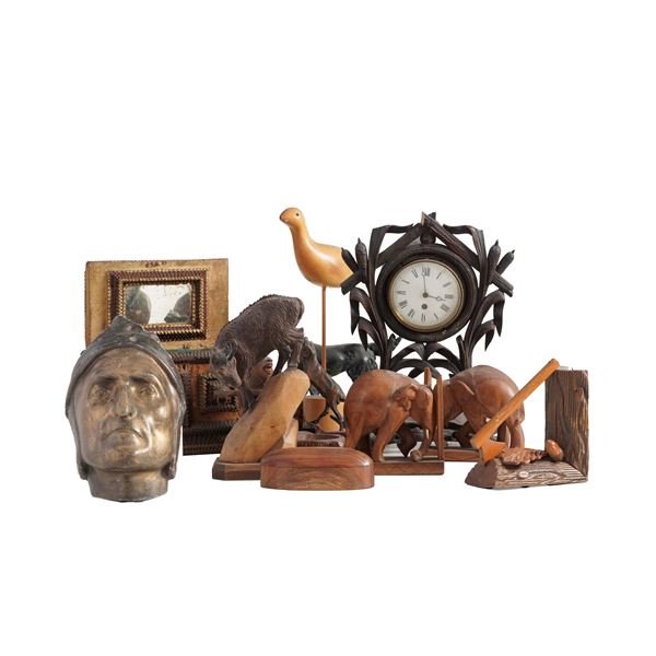 Lotto di offetti decorativi, per lo più in legno