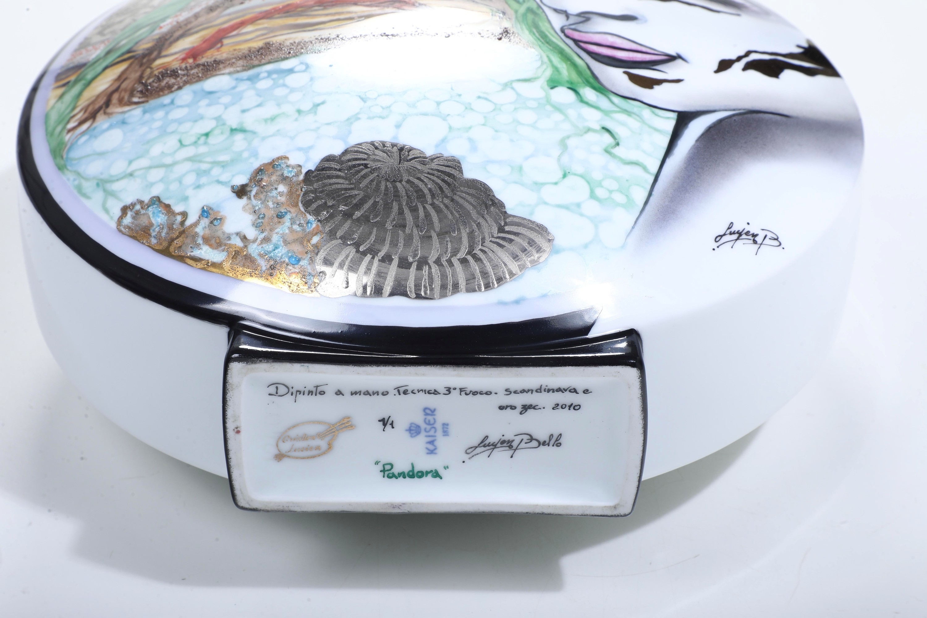 Lucjen Bello, Vaso rotondo 'Pandora', porcellana tedesca, 2010