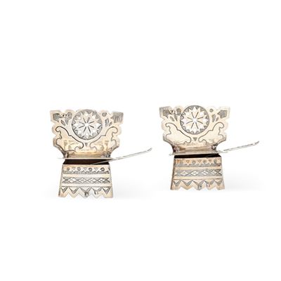 Russia (Mosca), Coppia di saliere a trono, argento fuso e cesellato (1876)