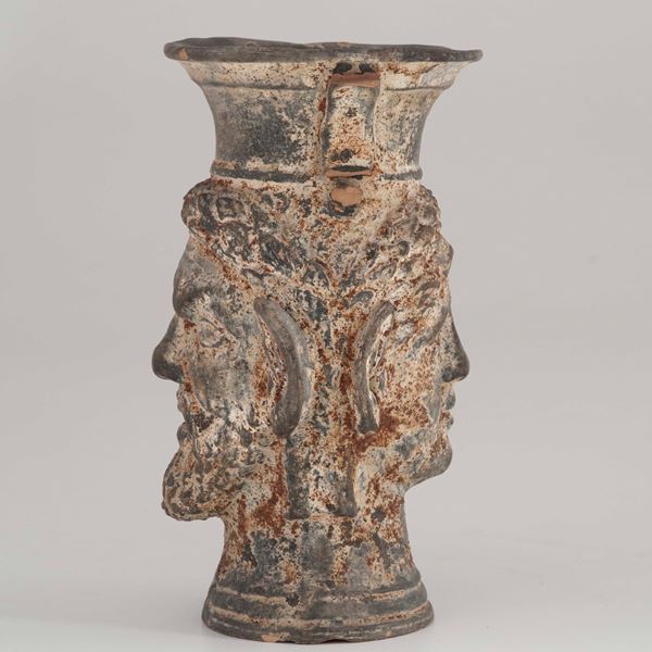 Brocca in terracotta patinata di gusto archeologico