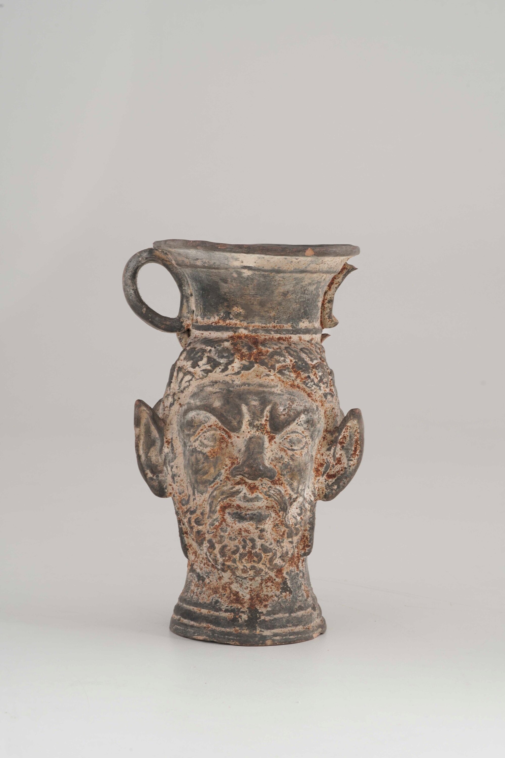 Brocca in Terracotta Patinata di Gusto Archeologico