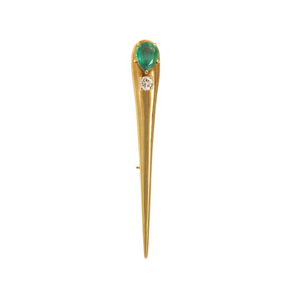 Spilla con smeraldo taglio goccia e diamante