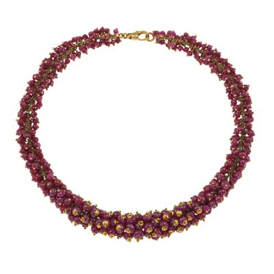 Girocollo con rubini taglio briolette, montatura in oro giallo 750