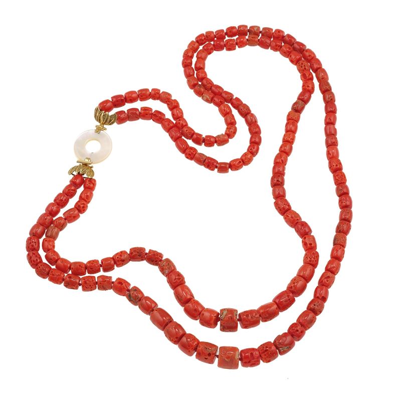 Coral, mother-of-pearl and gold necklace  - Auction Fine Jewellery - Cambi Casa d'Aste