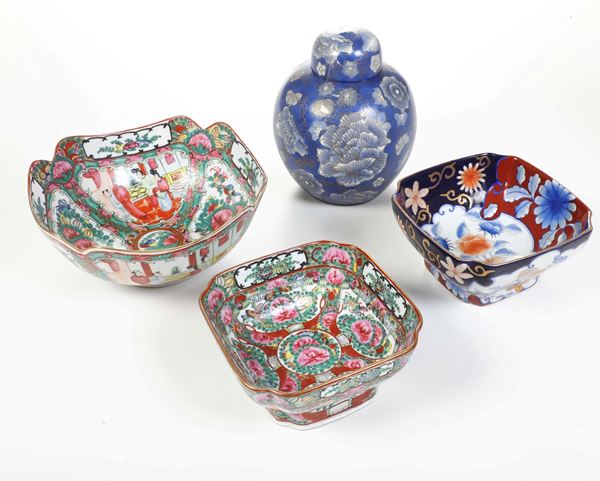 Lotto di 4 ceramiche. Cina