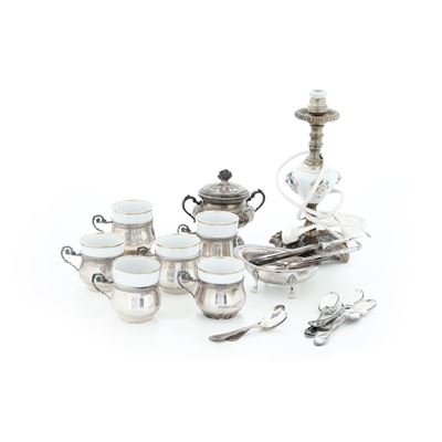 Tazzine da Caffè ed Altri Oggetti in Argento, Metallo e Porcellana. XX Secolo