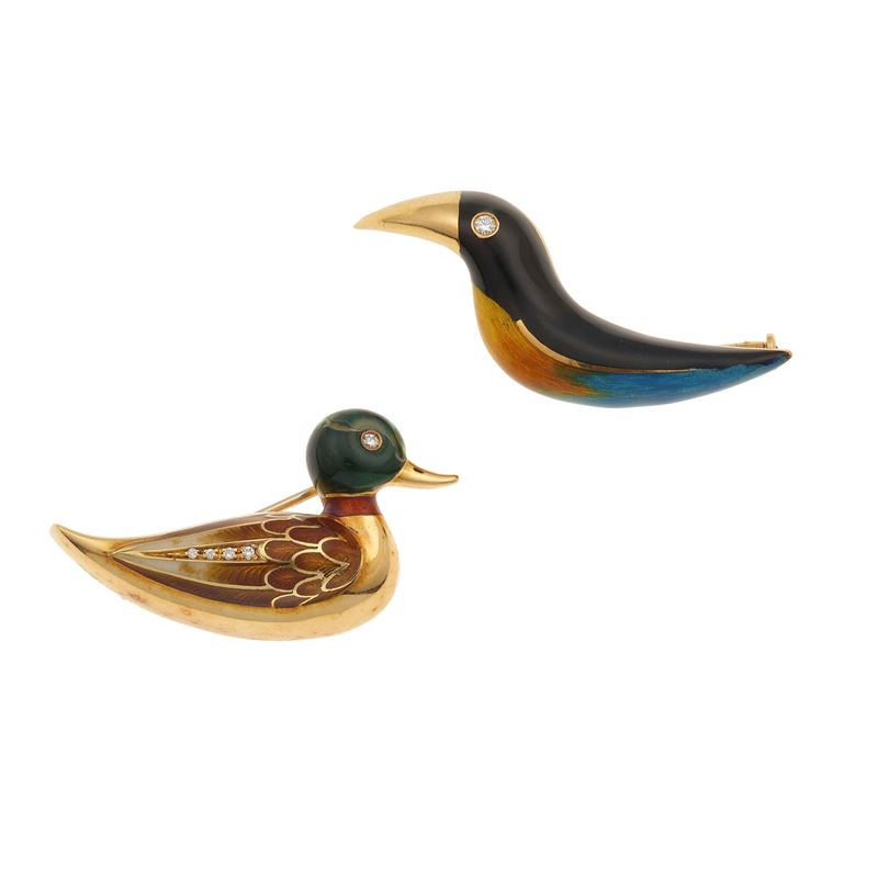 Due spille a soggetto animalier con smalti policromi e diamanti  - Asta Fine Jewellery - Cambi Casa d'Aste