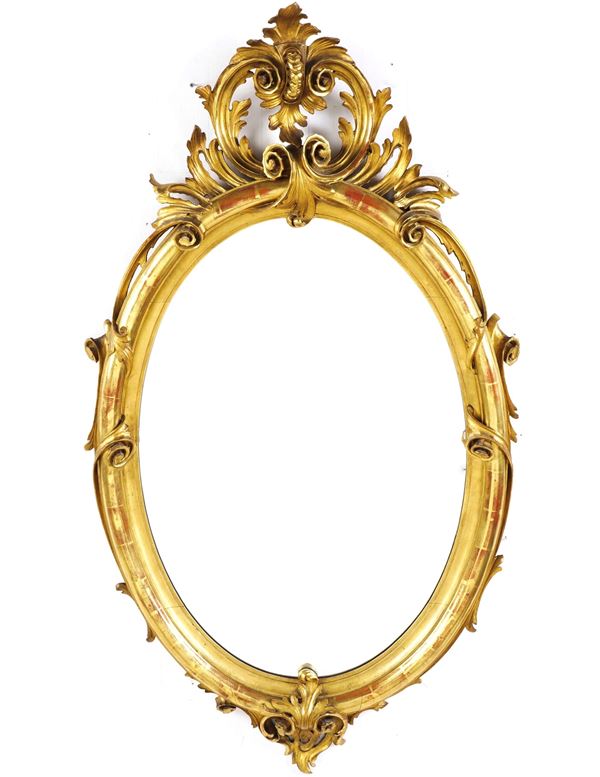 Specchiera ovale in legno intagliato e dorato. XX secolo