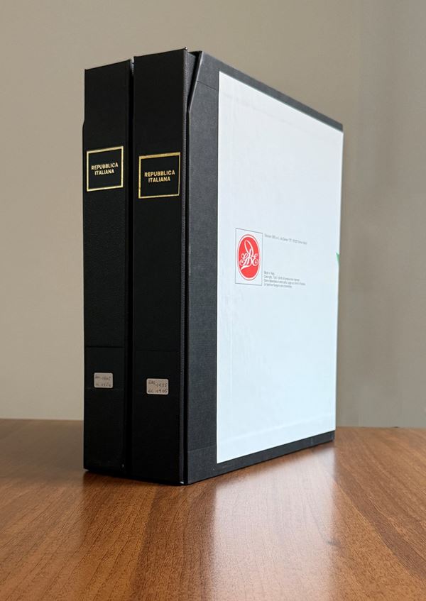 LOTTI E COLLEZIONI - REPUBBLICA ITALIANA 1945/1965 - Collezione completa di francobolli e servizi nuovi del periodo, in due album Bolaffi.