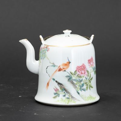 Teiera in Porcellana Famiglia Rosa con Scena Paesaggistica Raffigurante Uccello con Fiori e Iscri...