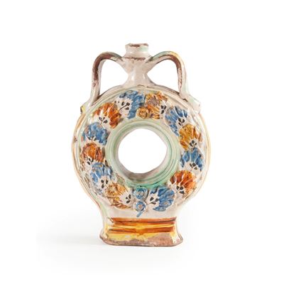 Borraccia a ciambella, maiolica policroma decorata a rilievo (Ariano Irpino, prima metà del XIX s...