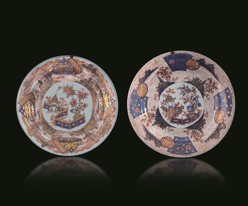 Lotto composto da due piatti in porcellana Arita, Giappone, fine XVII secolo  - Asta Fine Asian Works of Art - Cambi Casa d'Aste