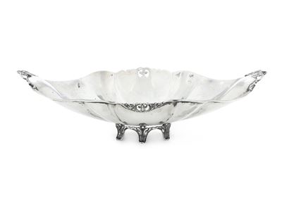 Centrotavola, argento fuso e sagomato (XX secolo)