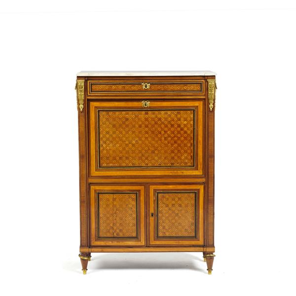 Secretaire lastronato ed intarsiato in varie essenze. XIX secolo