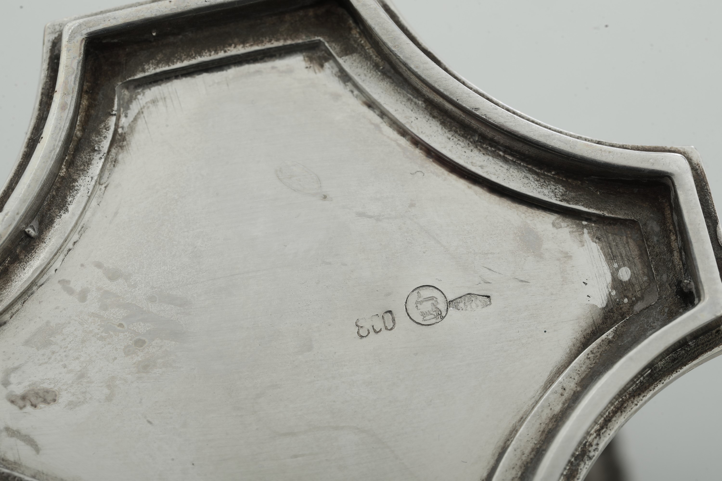 Argenteria italiana, Coppia di saliere in argento fuso e sagomato