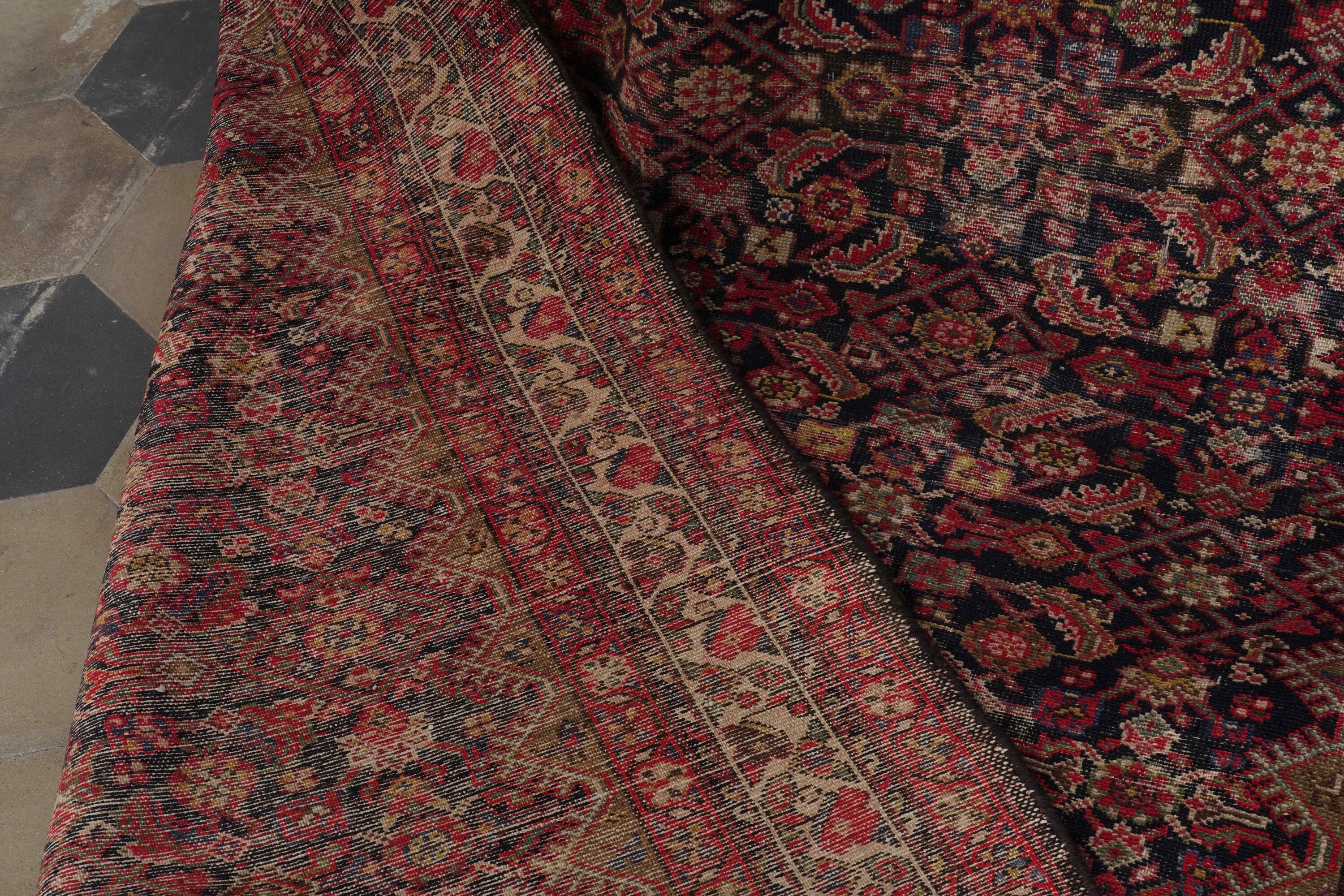 Passatoia Malayer, campo blu scuro con decoro Harsang, Persia, inizio XX secolo