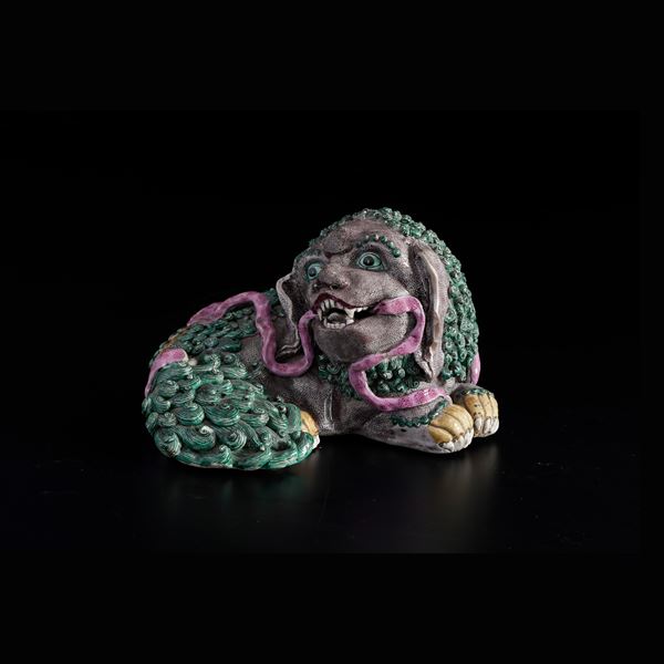 Cane di Pho. Produzione europea ad imitazione della Cina, XIX o XX secolo.