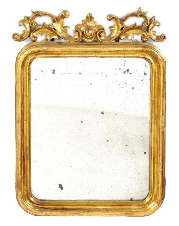 Specchiera in legno intagliato e dorato. Metà del XIX secolo