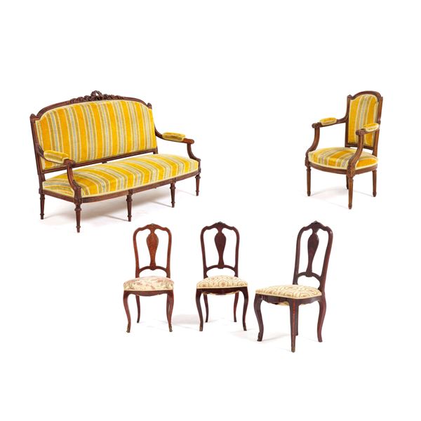 Salotto in stile Luigi XVI in legno intagliato. Seconda metà del XIX secolo