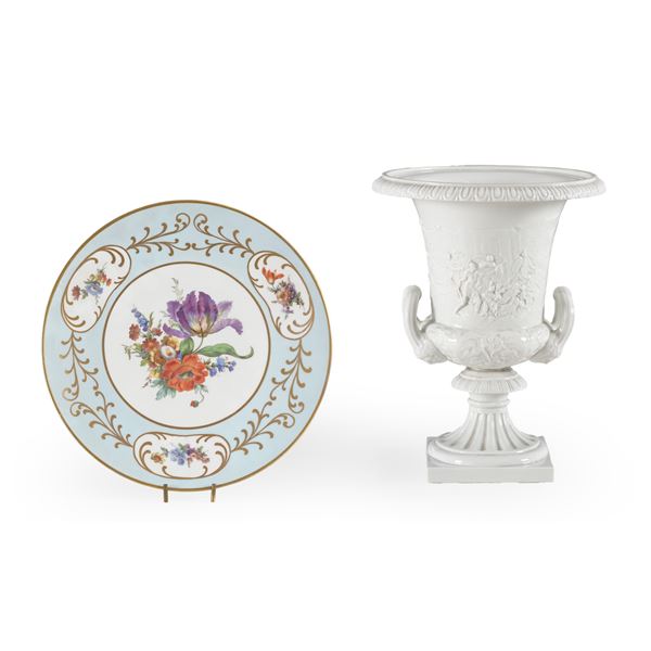 Un vaso e un piatto. Italia, Manifattura Richard Ginori, e Francia, XX secolo.