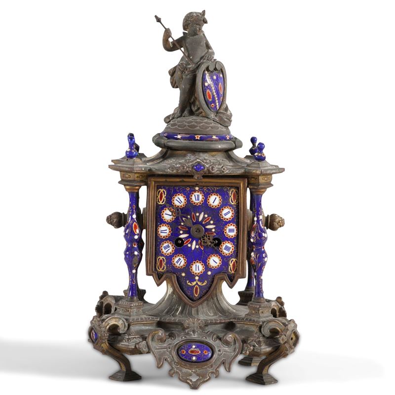 Pendola da tavolo in metallo e porcellana. XX secolo  - Asta Antiquariato - Cambi Casa d'Aste